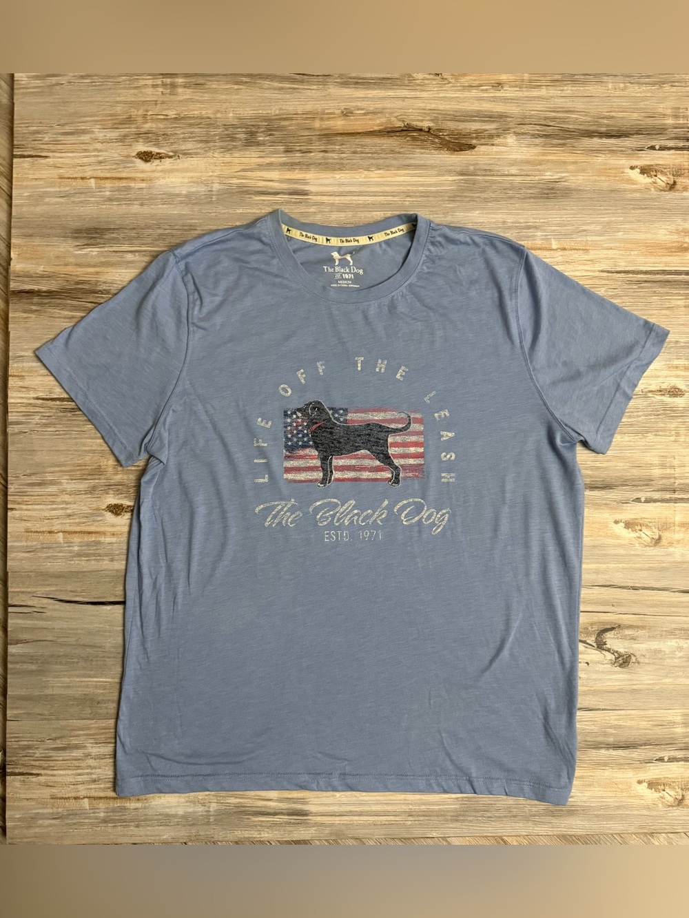 The Black Dog Men’s Medium USA Flag Dog Graphic T-Shirt Short Sleeve Crew Neck